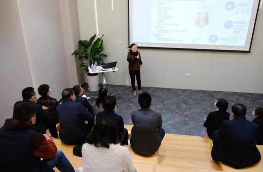 维多利亚老品牌vic(集团)官方网站