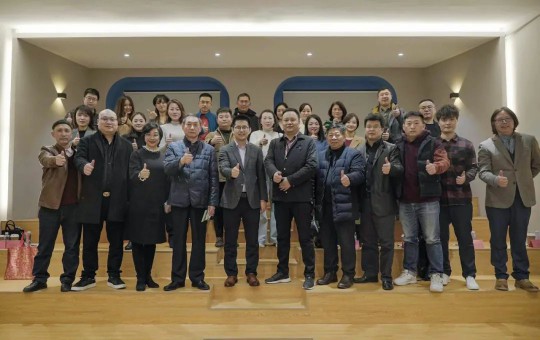 维多利亚老品牌vic(集团)官方网站